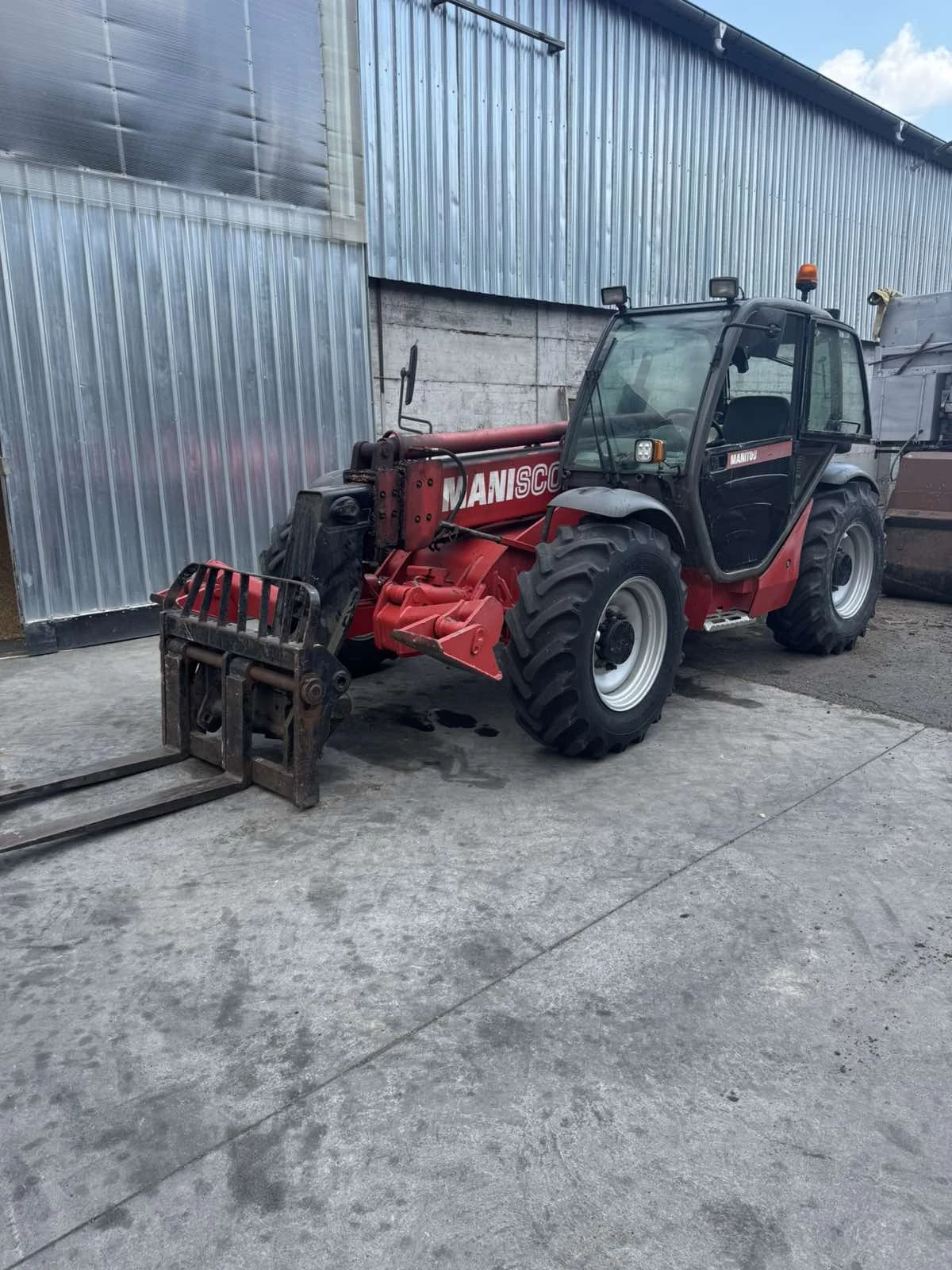 Телескопичен товарач Manitou, снимка 4 - Селскостопанска техника - 55624038