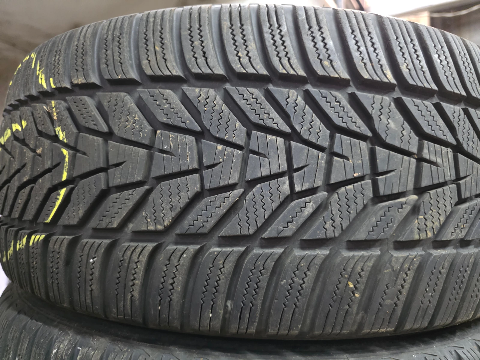 ���� 235/45R18 | Mobile.bg � ����������� 1