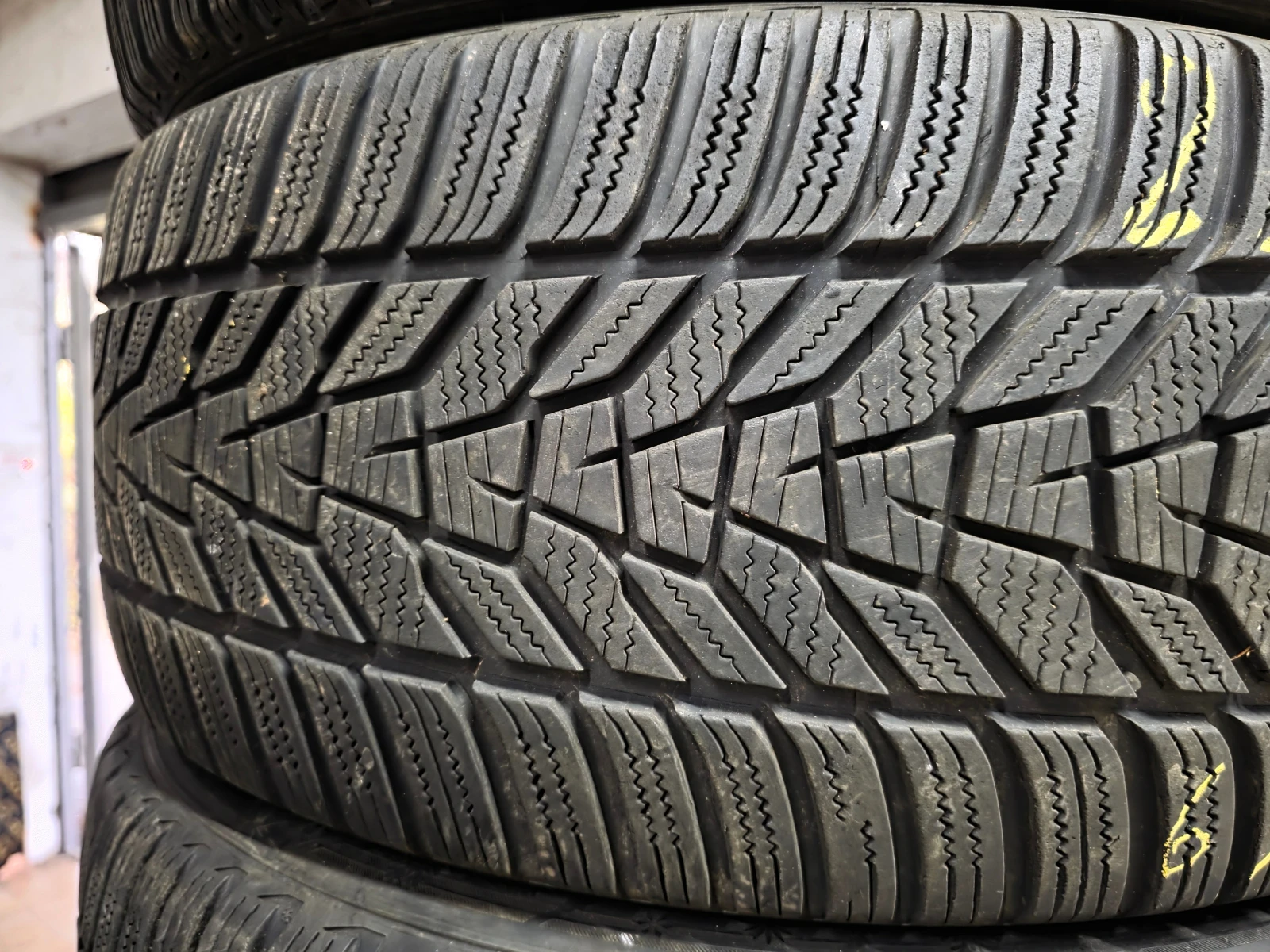 ���� 235/45R18 | Mobile.bg � ����������� 3