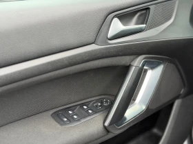 Peugeot 308 1.2i* CARPLAY* РЕГИСТРИРАН* PARKTRONIC* , снимка 7