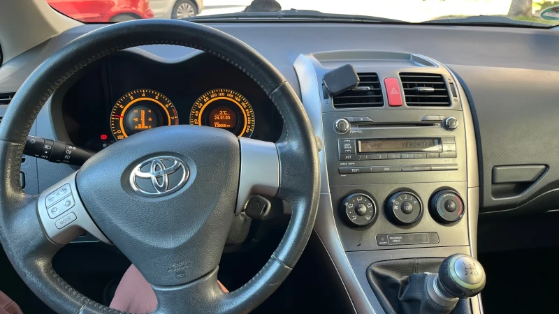 Toyota Auris 1.6 Benzin Германия 130000км ТОП, снимка 11 - Автомобили и джипове - 49088780