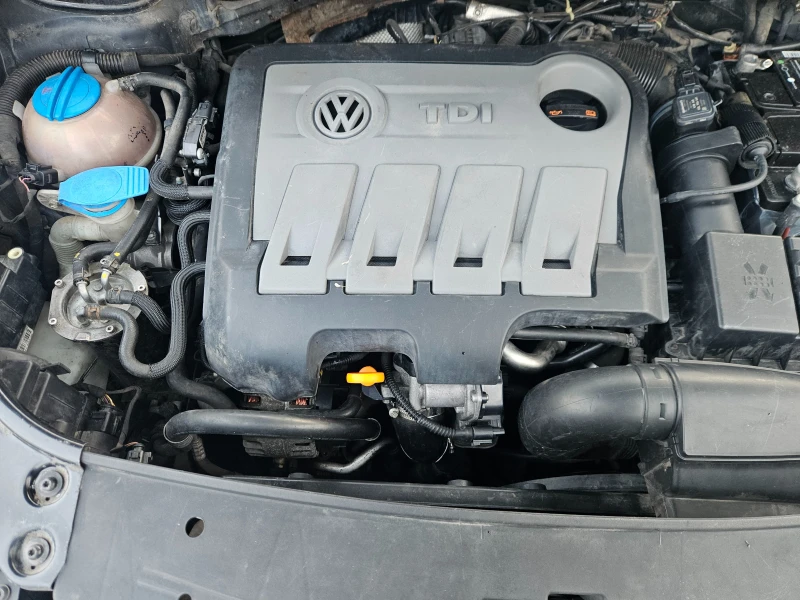 VW Touran 1.6TDI F1 DSG, снимка 14 - Автомобили и джипове - 49321876