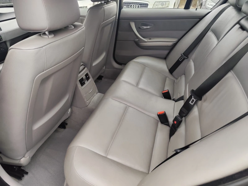 BMW 320 2.0 (163 Hp)-Navi   Италия, снимка 12 - Автомобили и джипове - 50052547