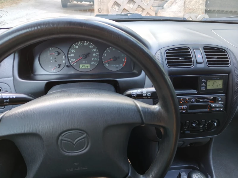 Mazda 323 F, снимка 8 - Автомобили и джипове - 50931102