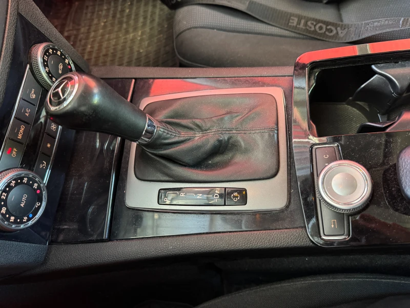 Mercedes-Benz C 220, снимка 12 - Автомобили и джипове - 53330634