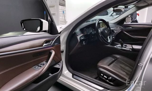 BMW 530 i xDrive Luxury Plus | ОБДУХВАНЕ | HEAD-UP | , снимка 9 - Автомобили и джипове - 53984137