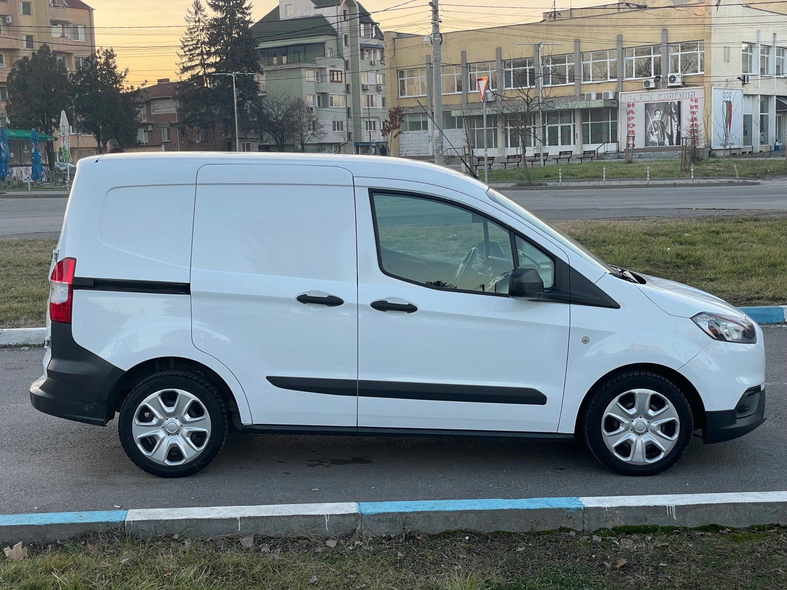 Ford Courier  - изображение 4