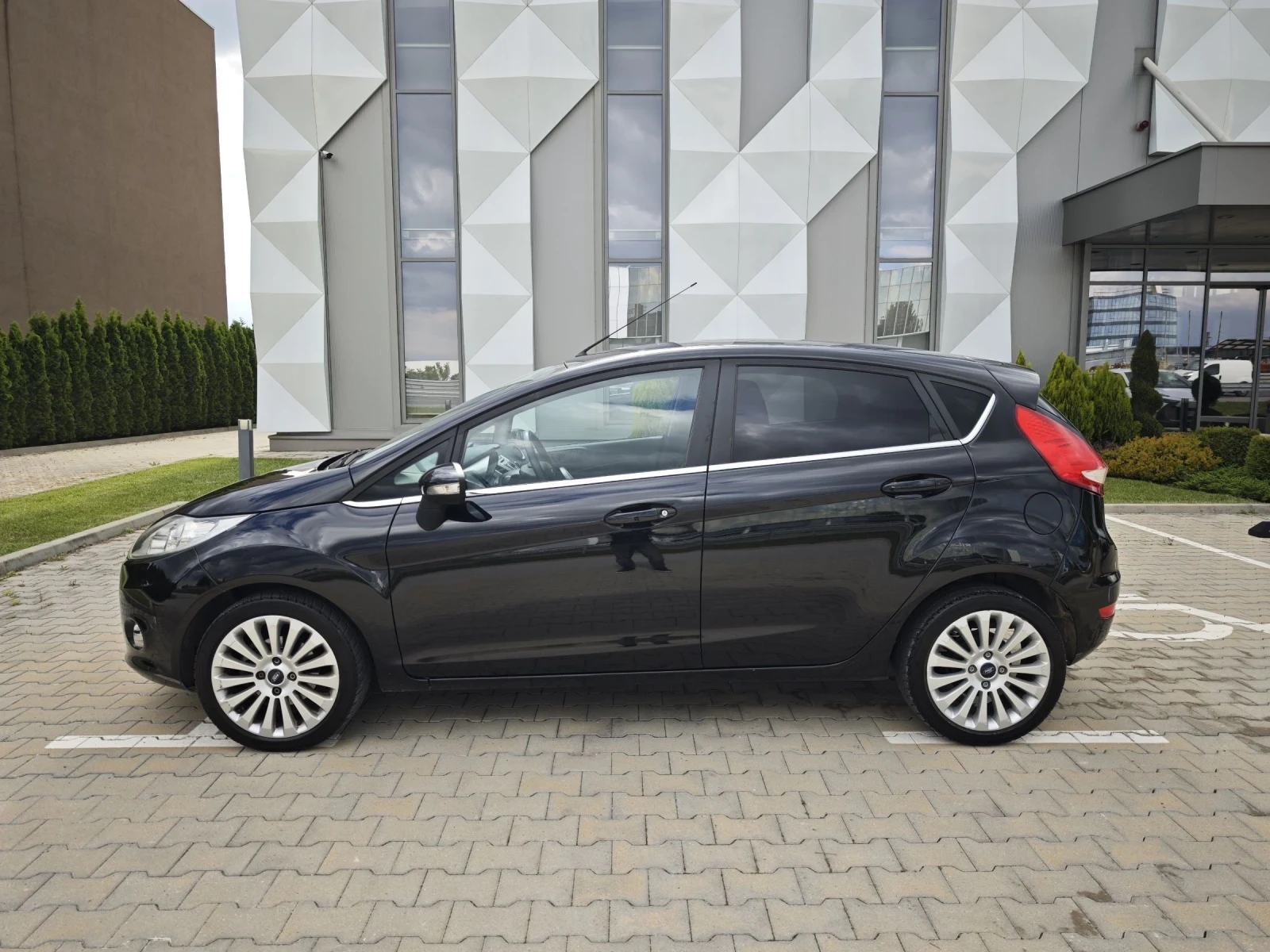 Ford Fiesta 1.4i GAZ TITANIUM  - изображение 6