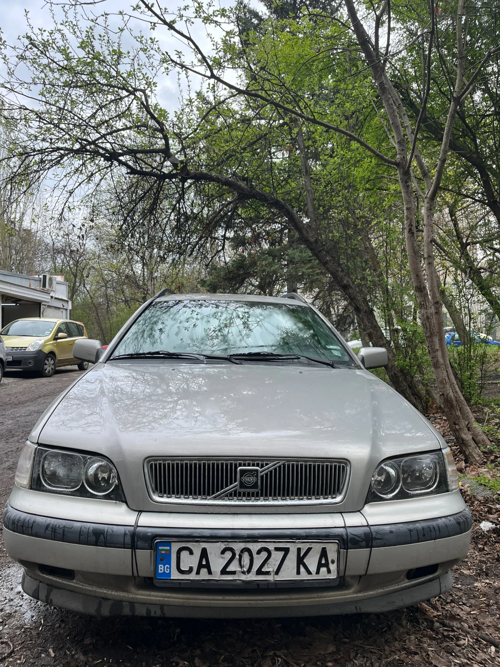 Volvo V40  - изображение 2