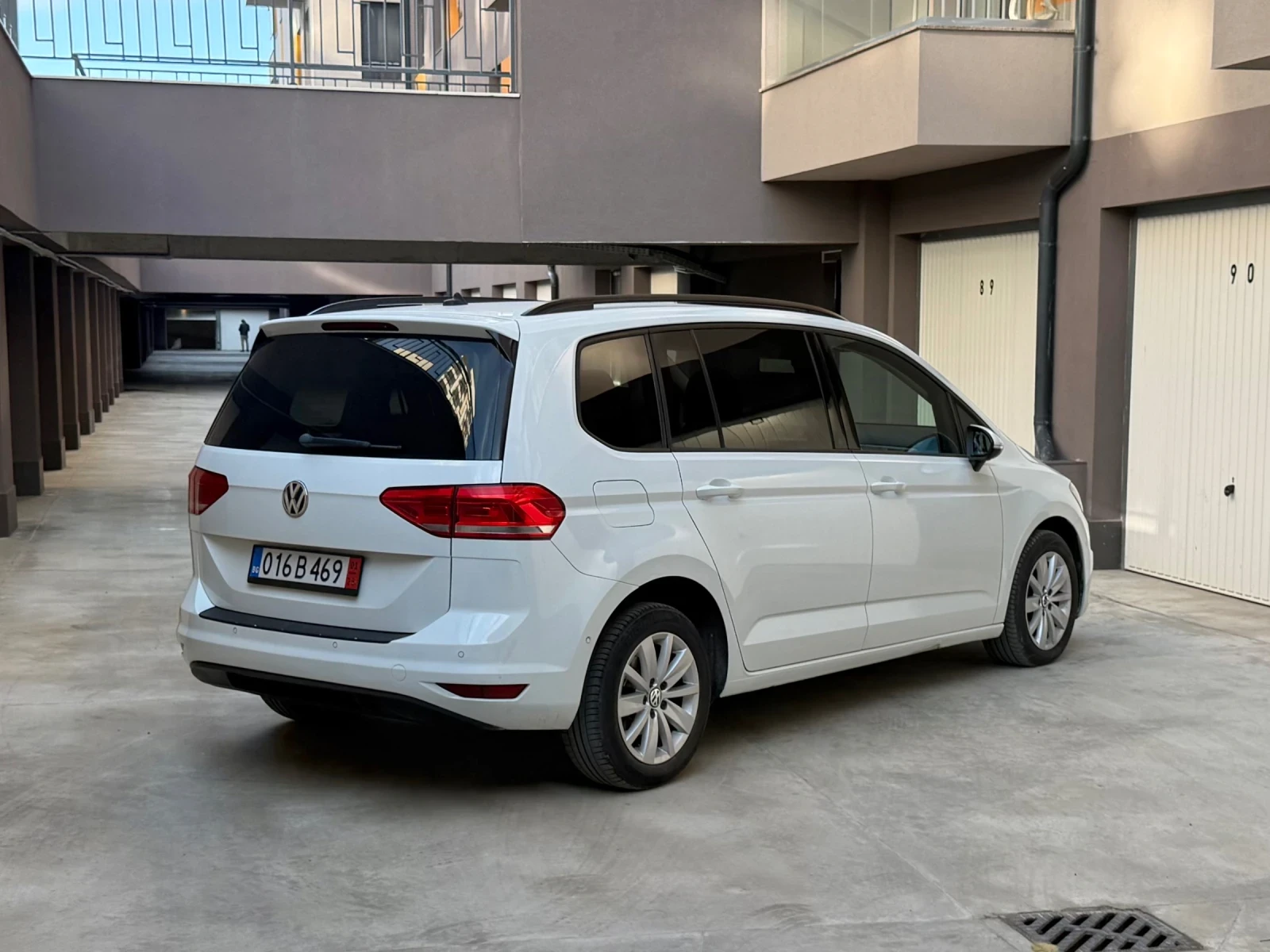 VW Touran 2.0TDi/DSG - изображение 4