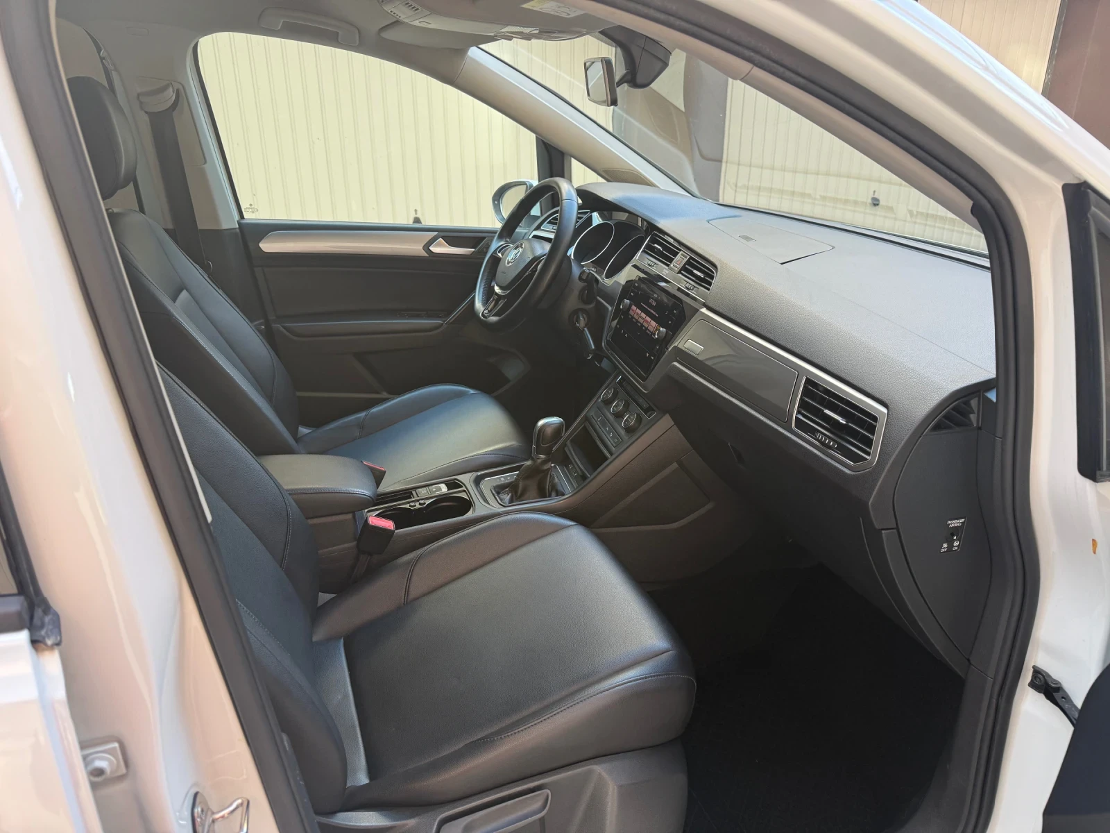 VW Touran 2.0TDi/DSG - изображение 10