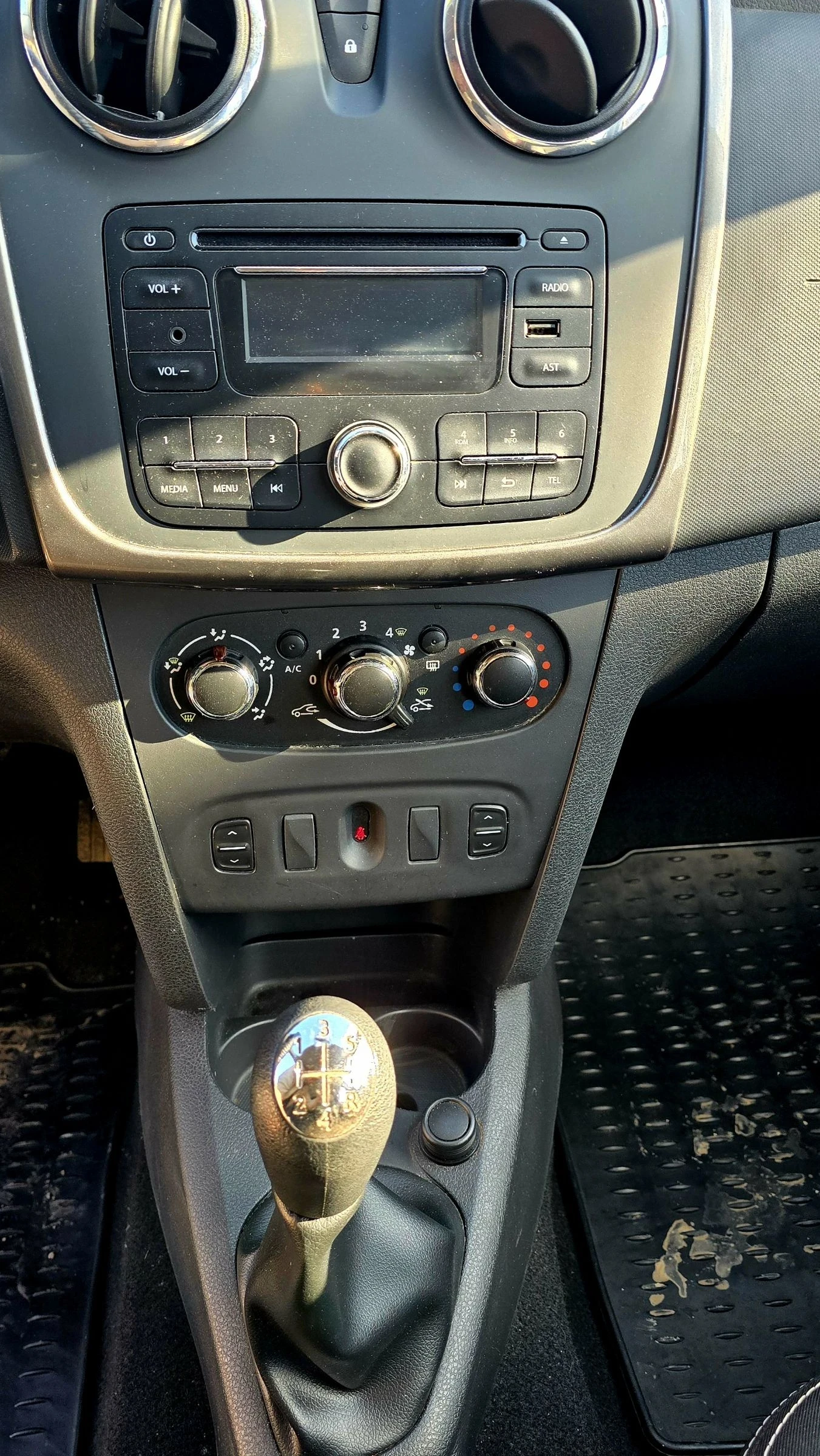 Dacia Sandero 1.5 dci  - изображение 10