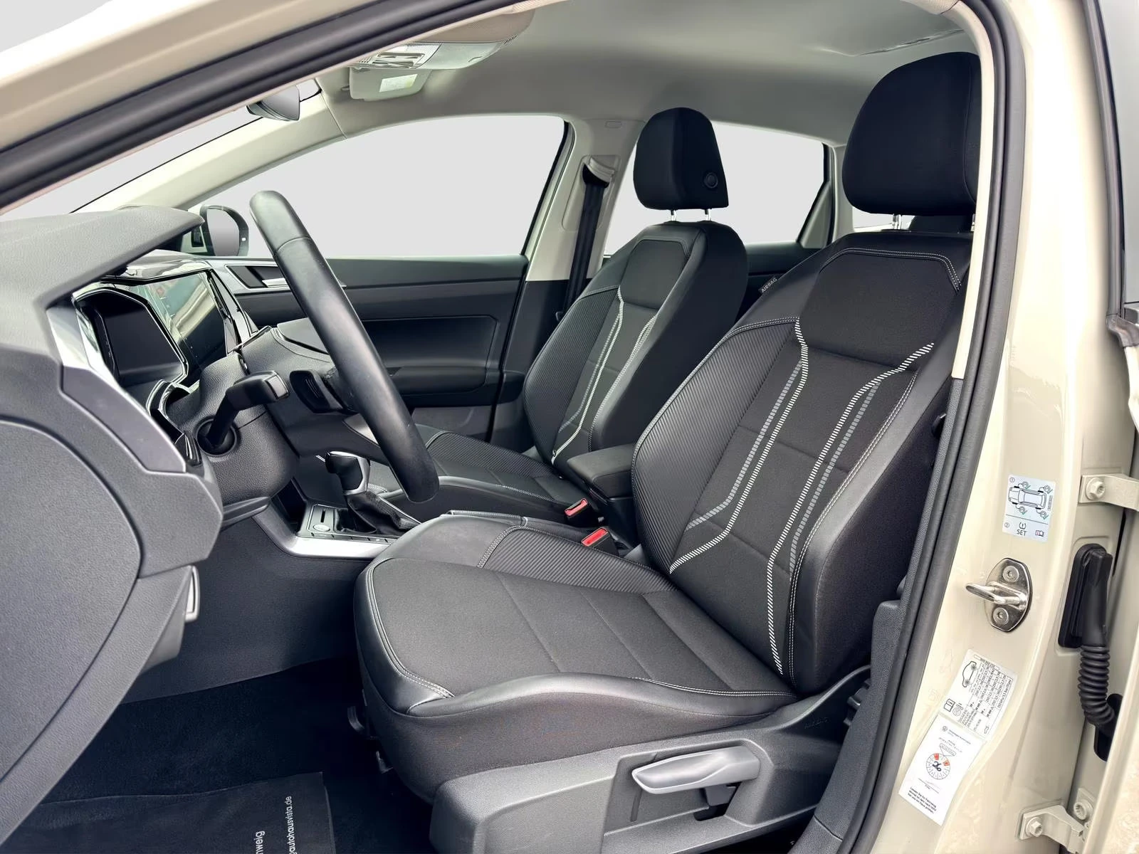 VW Taigo 110HP/STYLE/CAM/KEYLESS/ACC/MATRIX/194z, снимка 13 - Автомобили и джипове - 53944862