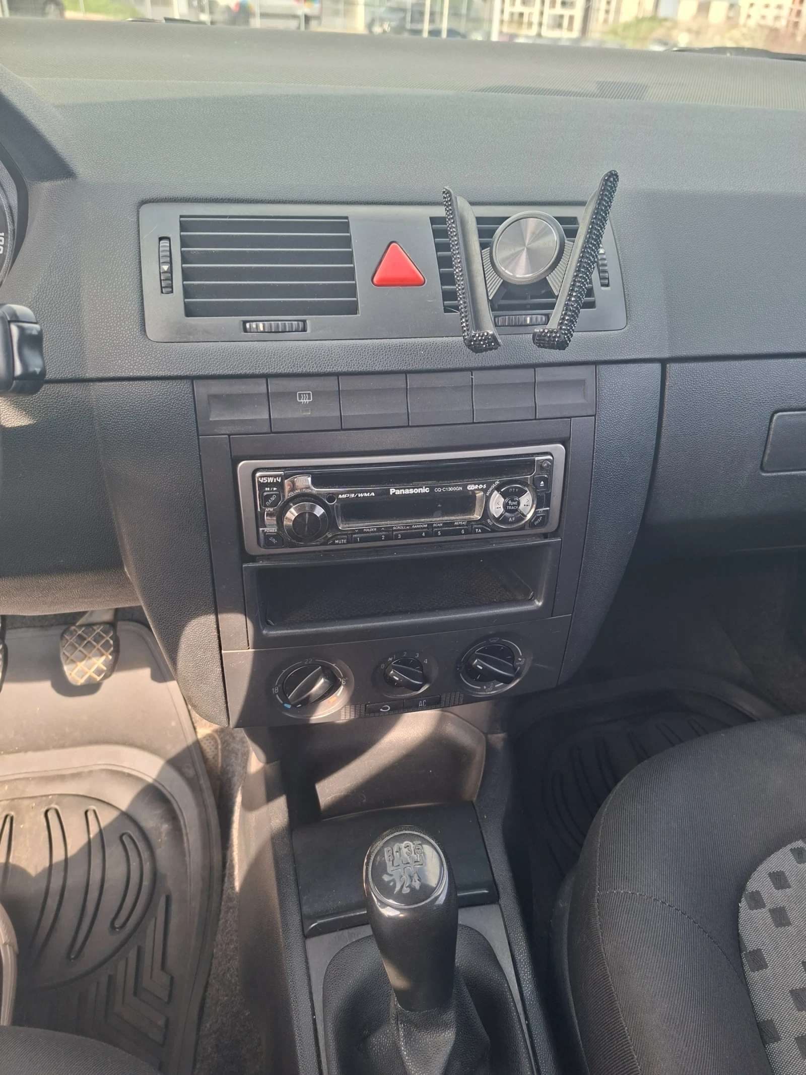 Skoda Fabia, снимка 15 - Автомобили и джипове - 54043449