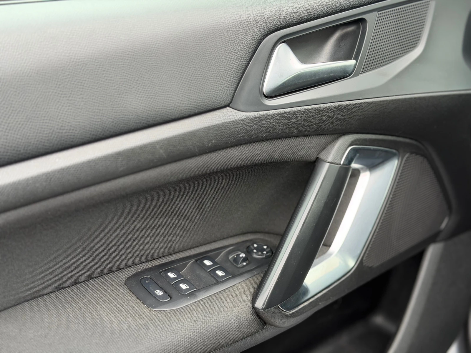 Peugeot 308 1.2i* CARPLAY* �����������* PARKTRONIC*  | Mobile.bg � ����������� 7