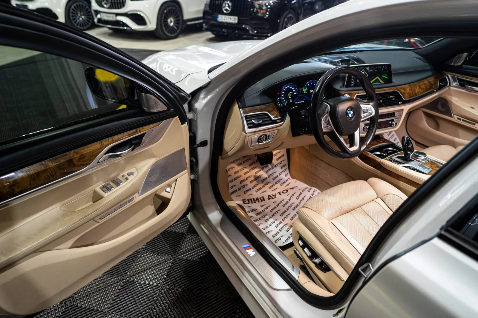 BMW 750 I LONG XDRIVE LED NAVI 360 B&W ЛИЗИНГ 100%, снимка 11 - Автомобили и джипове - 54705907
