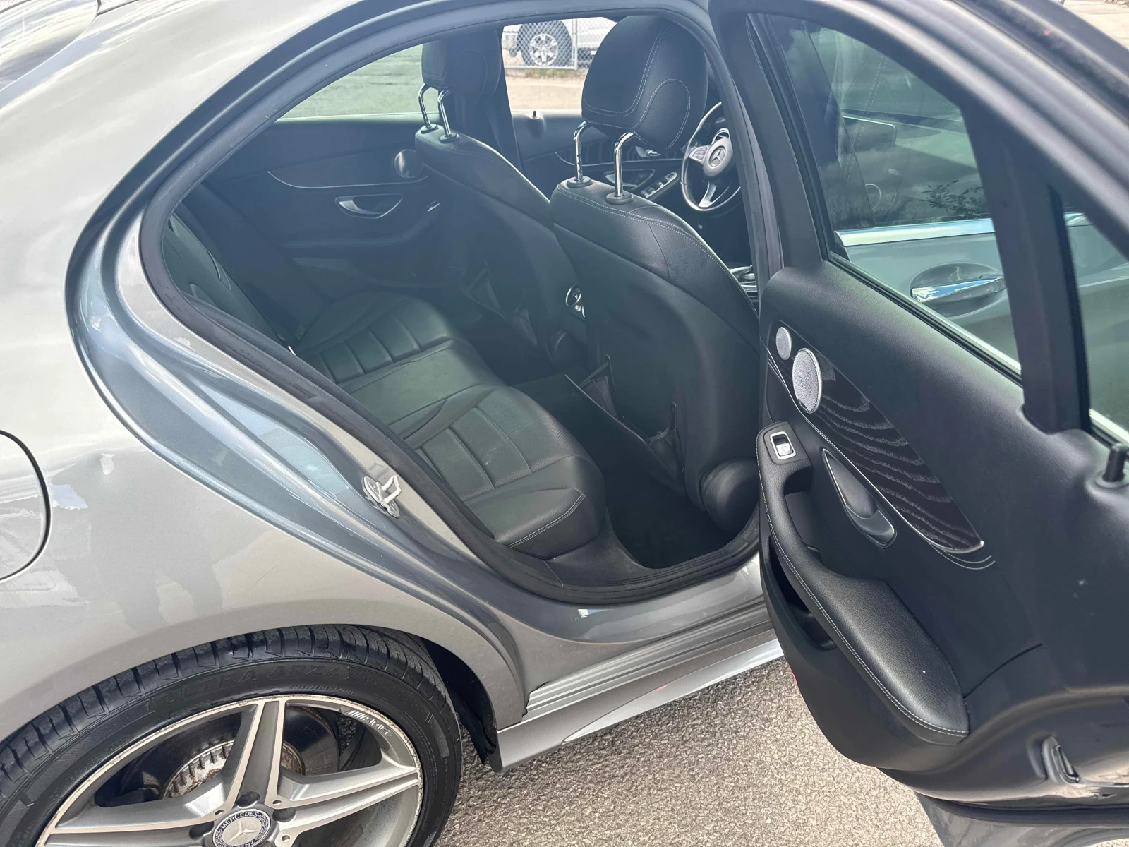 Mercedes-Benz C 400 AMG ПАКЕТ * ПАНОРАМА * BURMSTER * CARFAX * , снимка 11 - Автомобили и джипове - 54859364