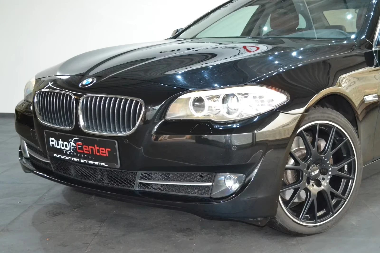 BMW 530 i Lim.* Deutsches Fzg.* Navi* TV* 20 Zoll* Leder* , снимка 4 - Автомобили и джипове - 55274426