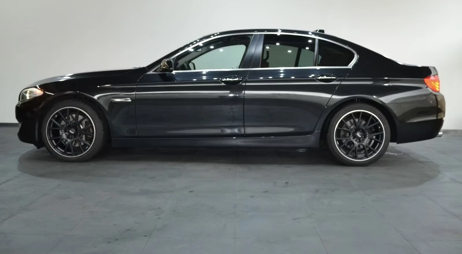 BMW 530 i Lim.* Deutsches Fzg.* Navi* TV* 20 Zoll* Leder* , снимка 3 - Автомобили и джипове - 55274426