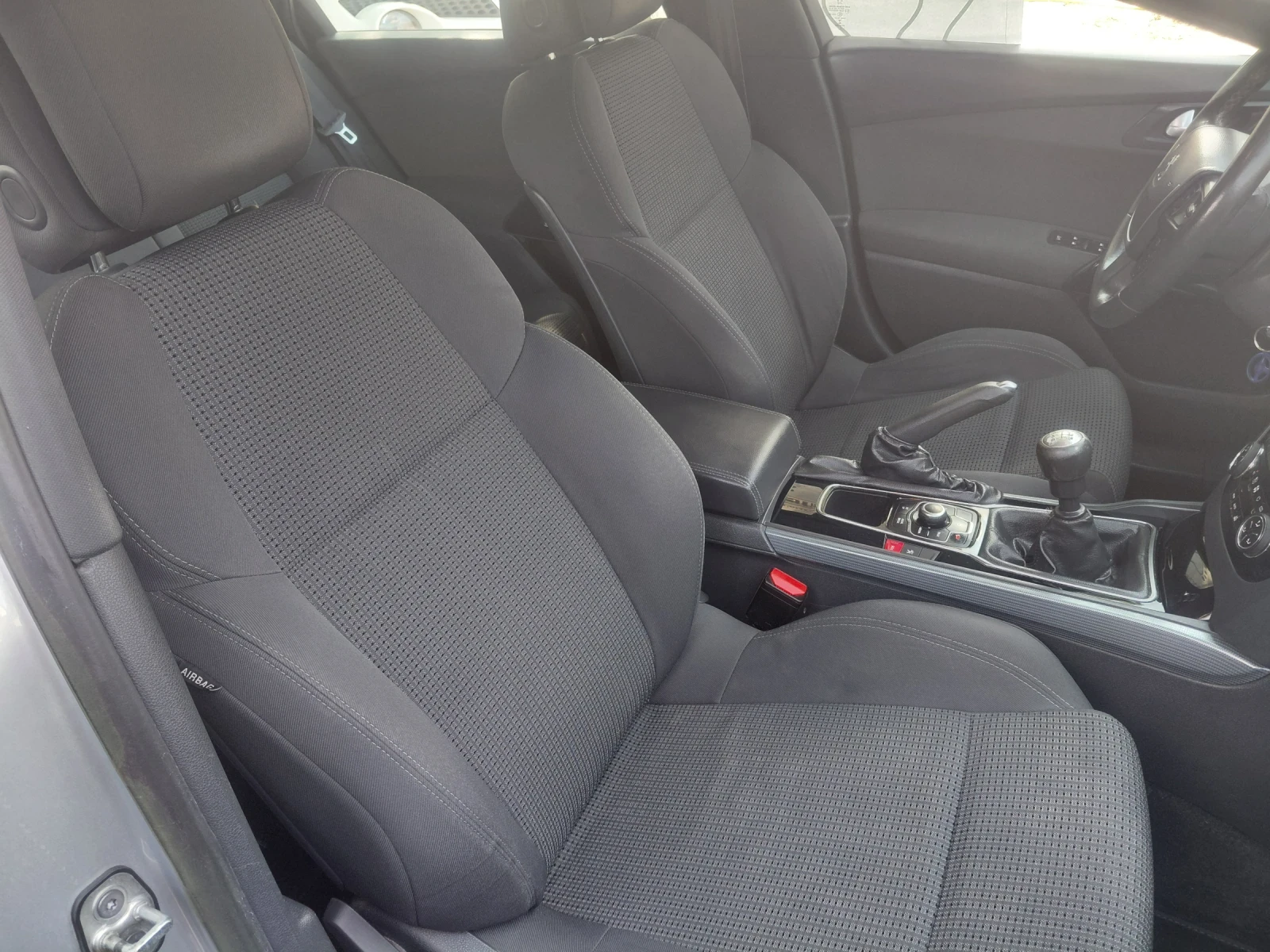 Peugeot 508 1.6 eHDI, ПАНОРАМА, КАТО  НОВА, снимка 13 - Автомобили и джипове - 55600298