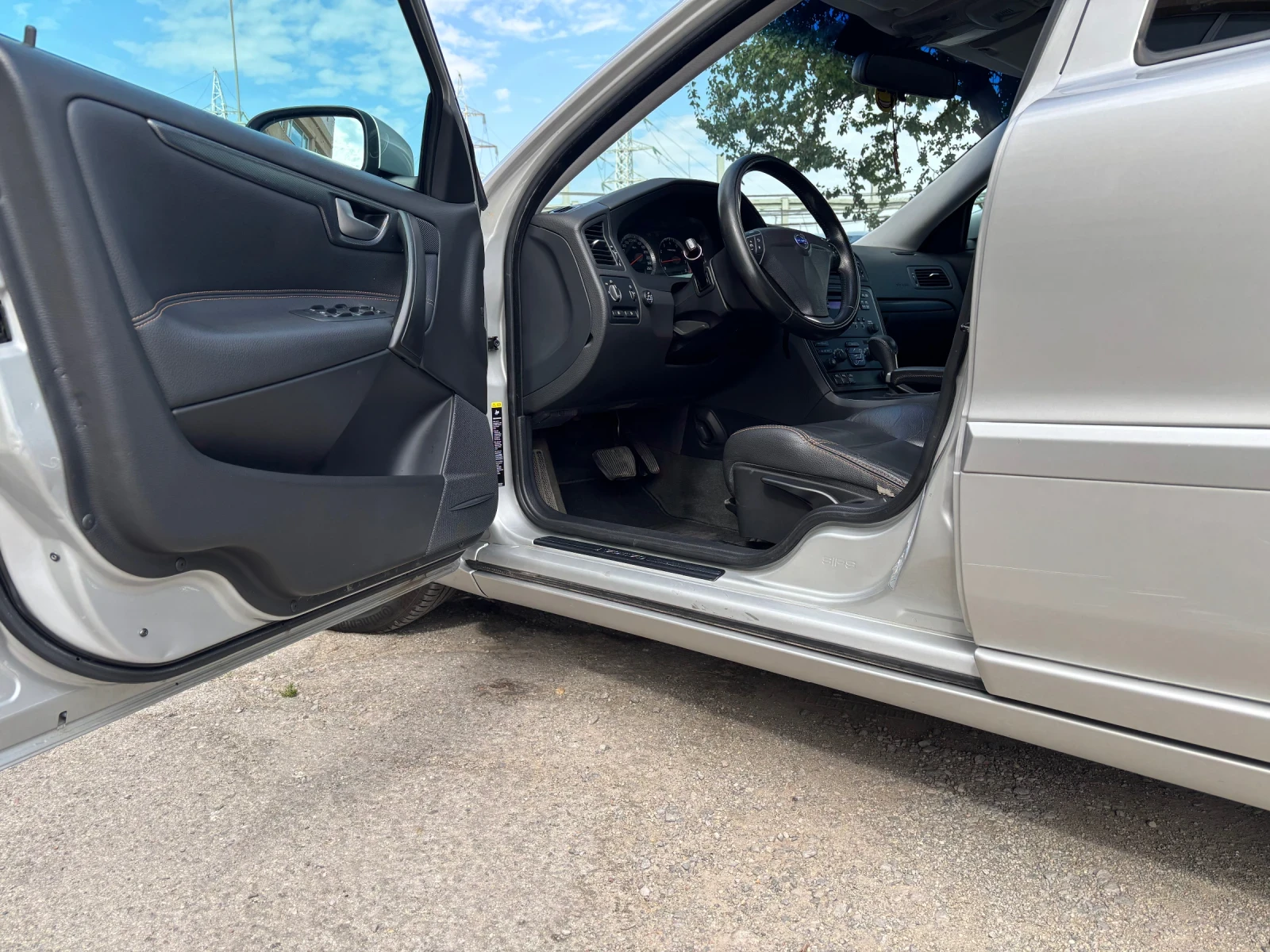 Volvo S60 2, 4i T5 АГУ, снимка 9 - Автомобили и джипове - 56076478