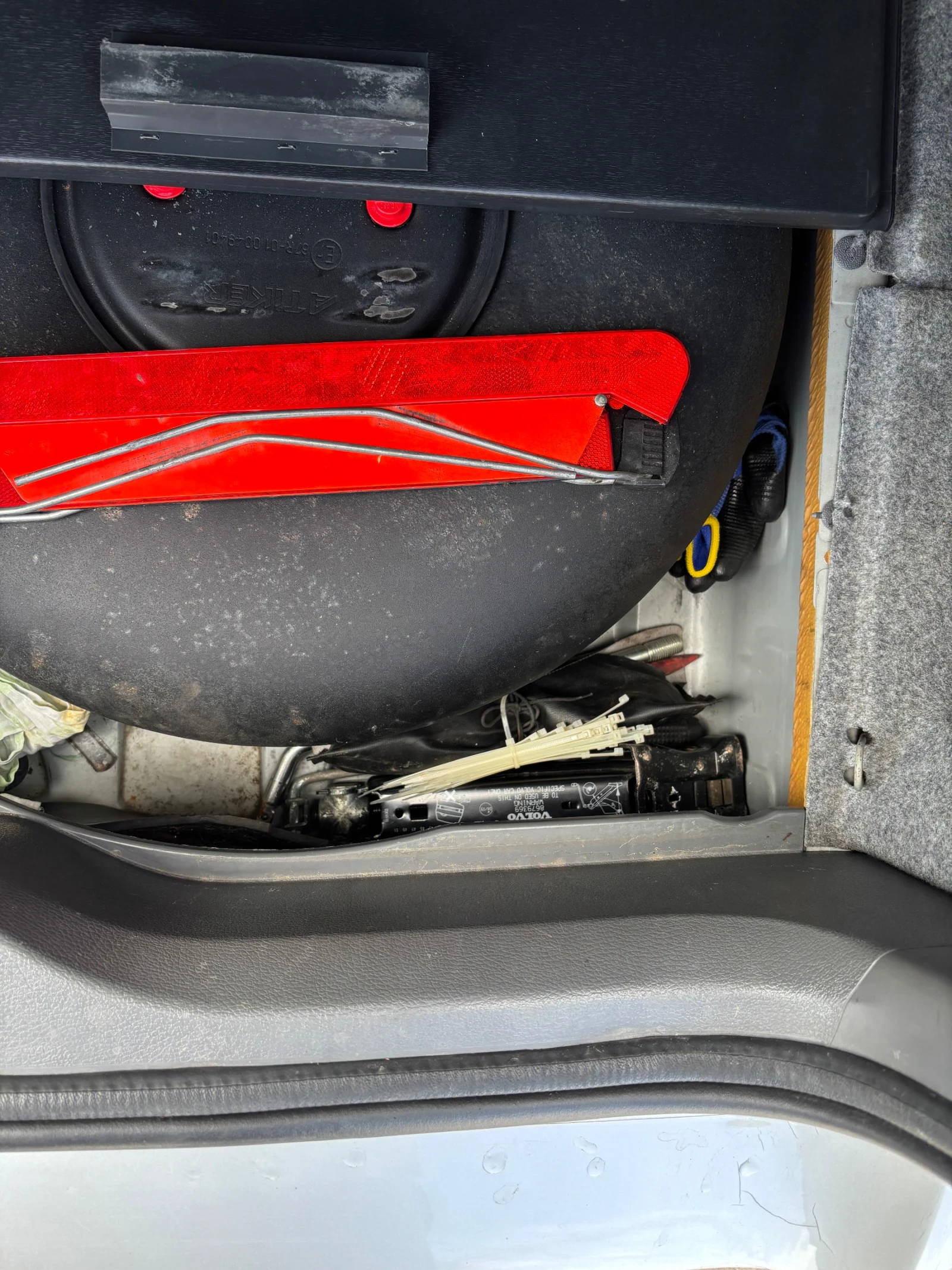 Volvo S60 2, 4i T5 АГУ, снимка 5 - Автомобили и джипове - 56076478