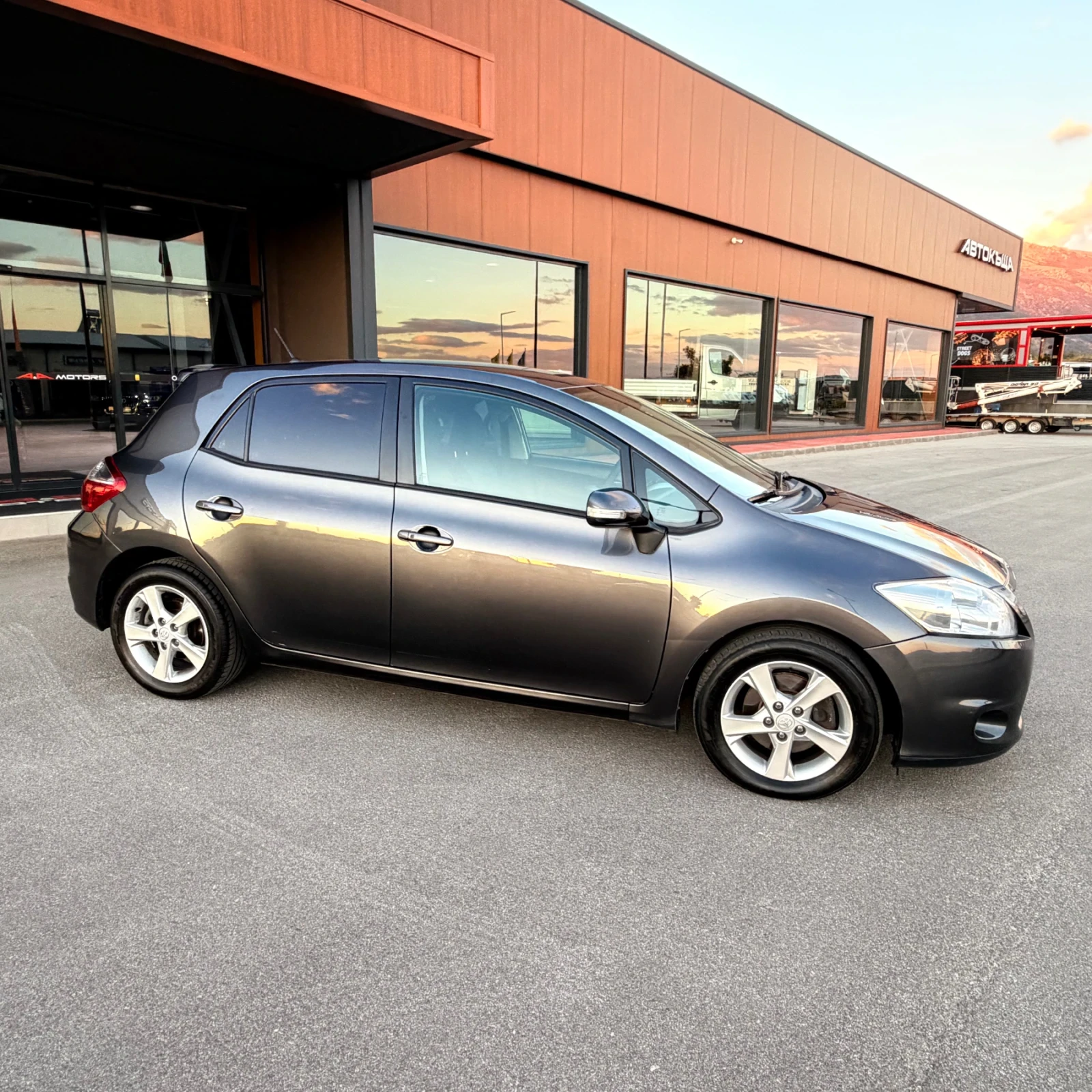 Toyota Auris 2.0-D4D-126�.�.;FACELIFT; ����������;Keyless-Go | Mobile.bg � ����������� 4