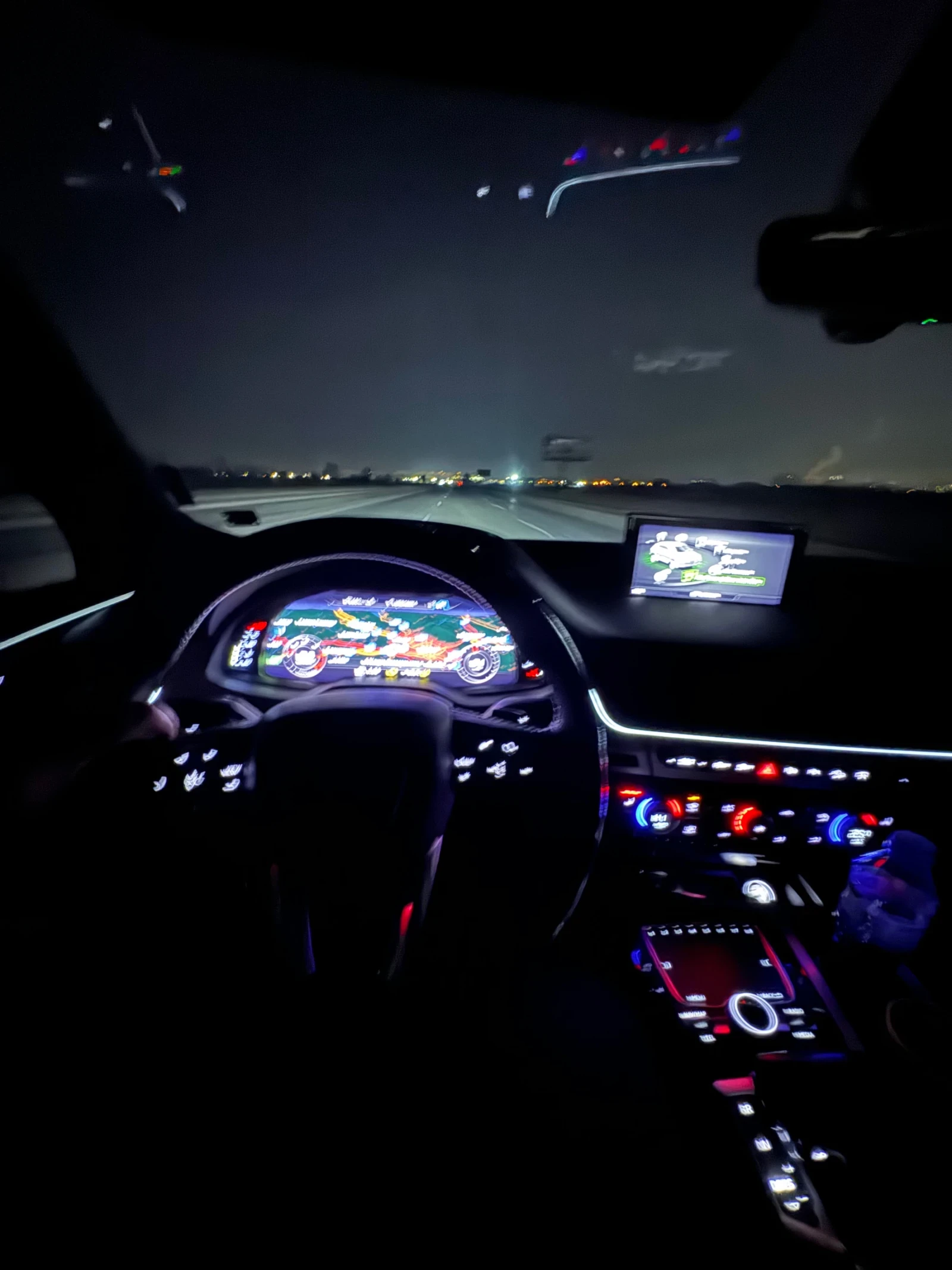 Audi SQ7 3.0i S-Line - изображение 9