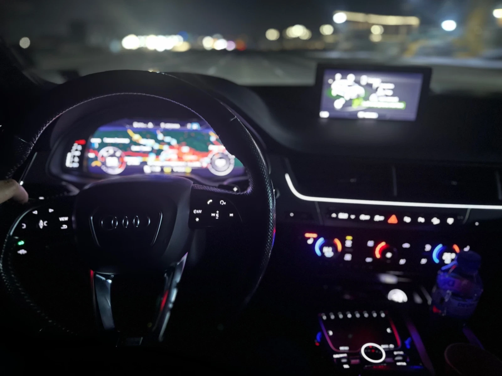 Audi SQ7 3.0i S-Line - изображение 8