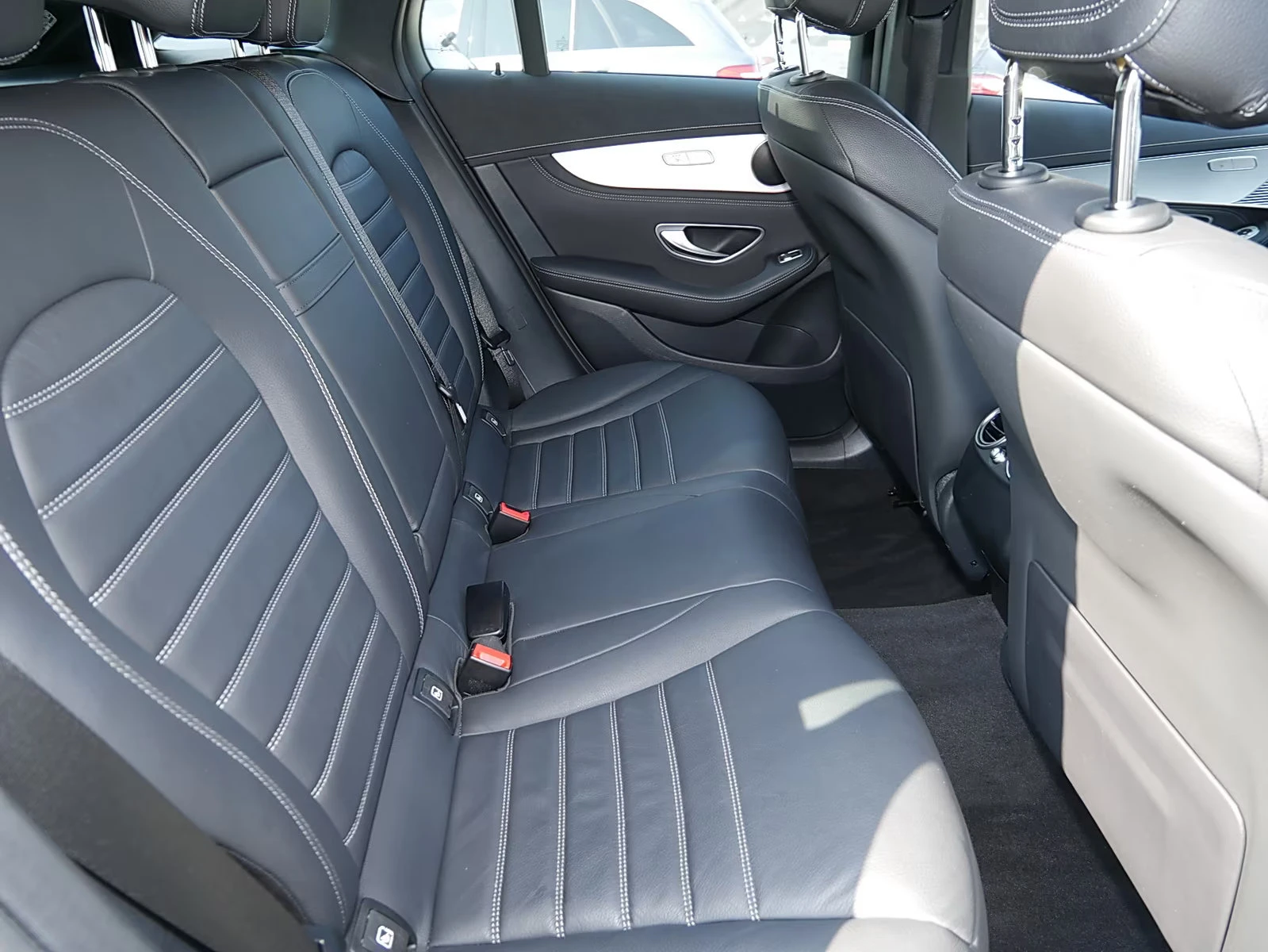 Mercedes-Benz EQC 400/ELECTRIC-ART/408HP/4MATIC/CAM/LED/H.PUMP/979g, снимка 10 - Автомобили и джипове - 53972436