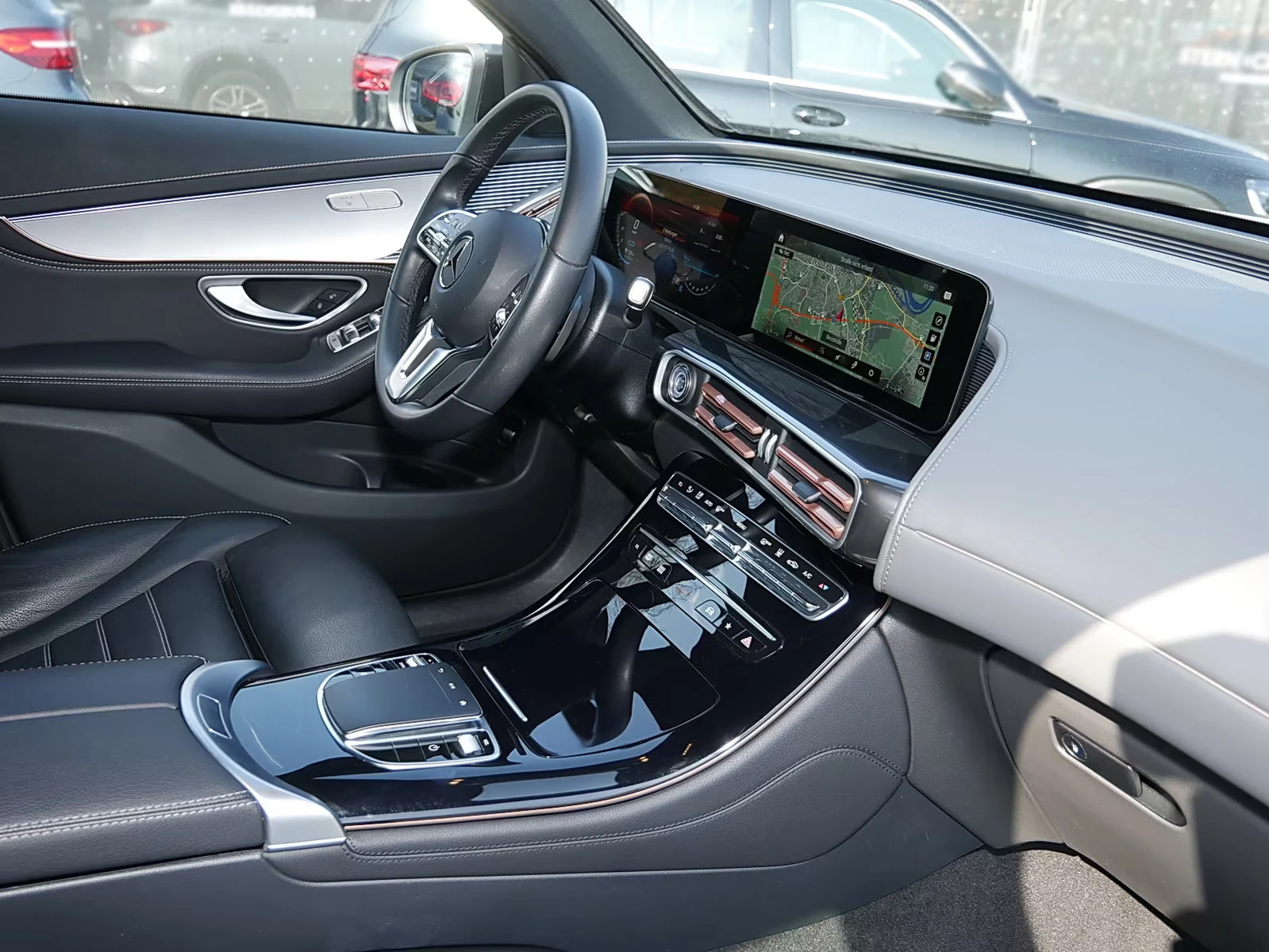 Mercedes-Benz EQC 400/ELECTRIC-ART/408HP/4MATIC/CAM/LED/H.PUMP/979g, снимка 8 - Автомобили и джипове - 53972436