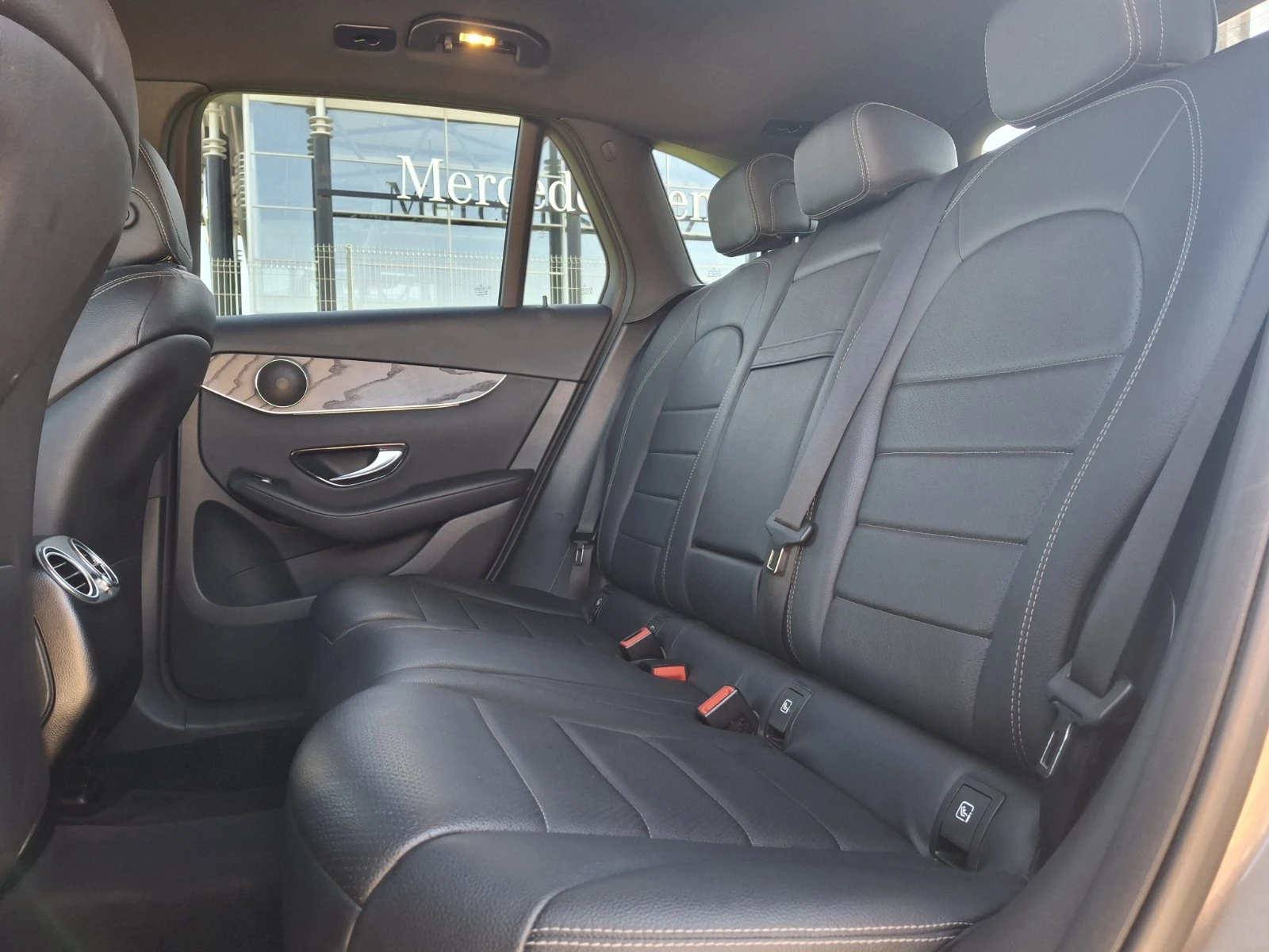 Mercedes-Benz GLC 220 d 4MATIC, снимка 9 - Автомобили и джипове - 54681621
