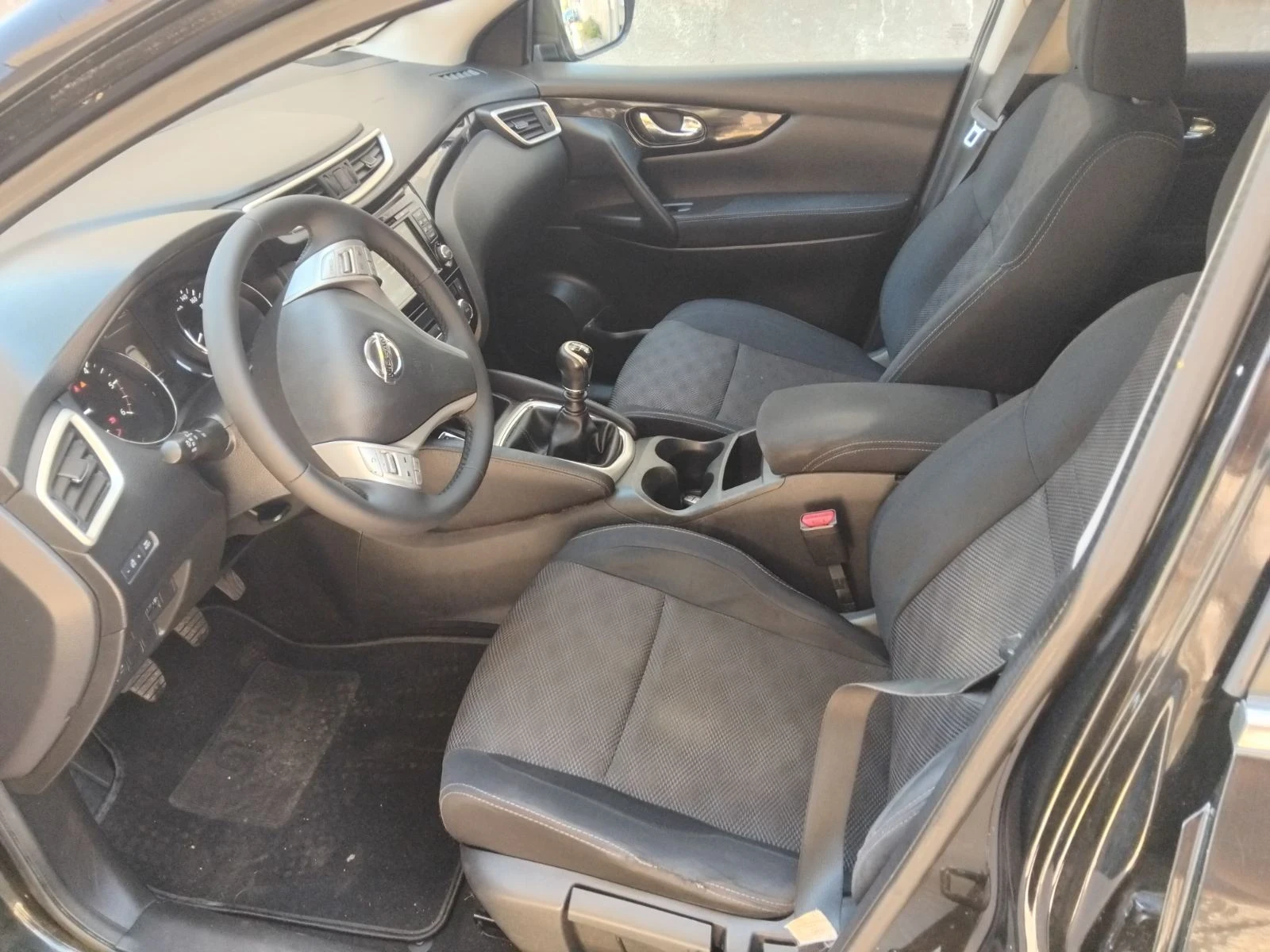 Nissan Qashqai 1.5, снимка 6 - Автомобили и джипове - 54714717