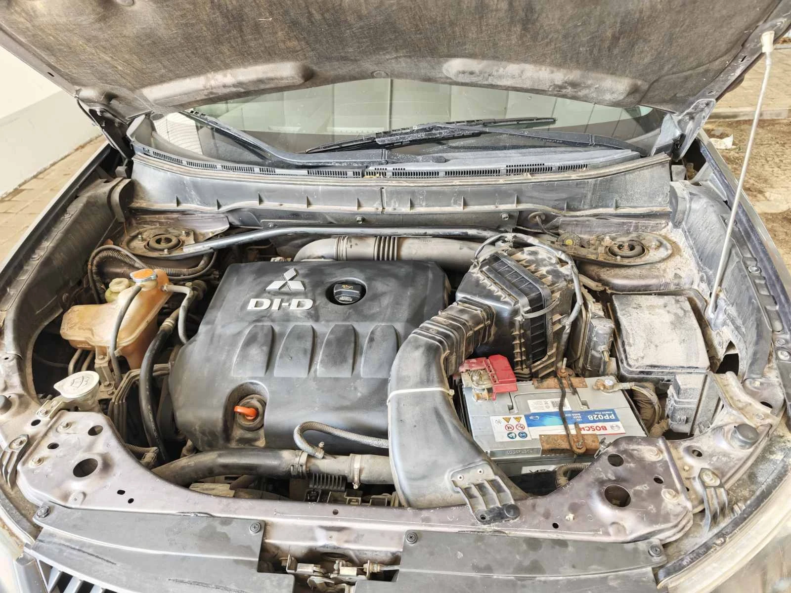 Mitsubishi Outlander, снимка 8 - Автомобили и джипове - 55730431