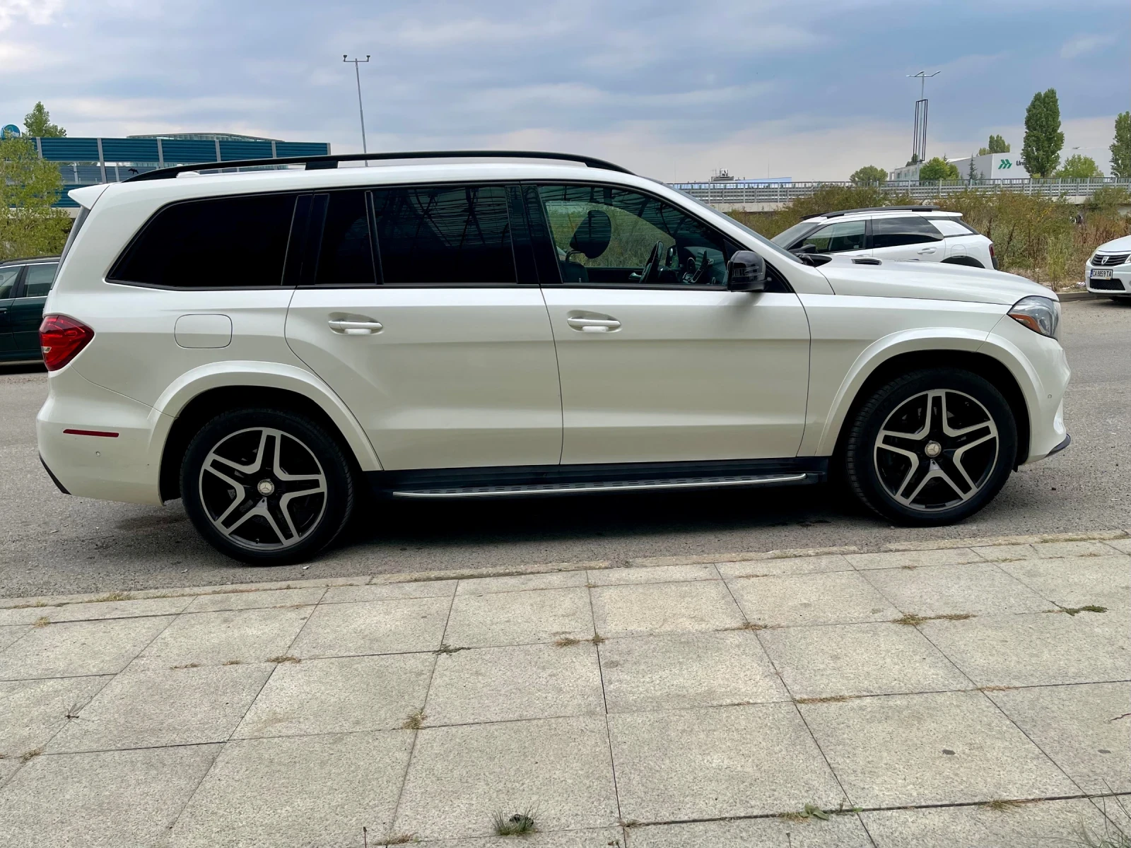 Mercedes-Benz GLS 500 Night package - AMG/7мест/DISTR/360CAM/МАСАЖ, снимка 3 - Автомобили и джипове - 56166209