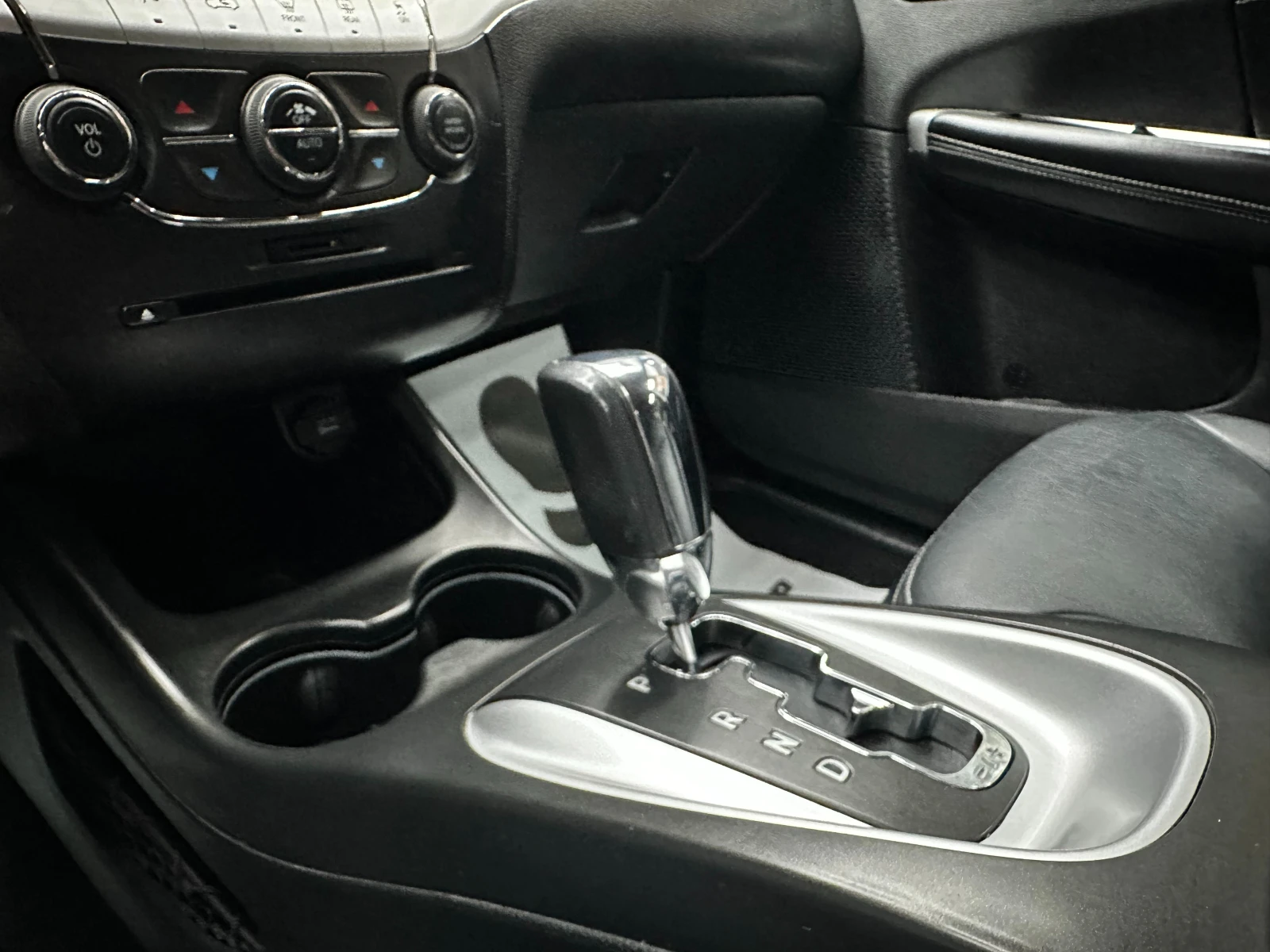 Fiat Freemont 2, 0d/Автоматик/4х4/Кожа, снимка 12 - Автомобили и джипове - 56271649