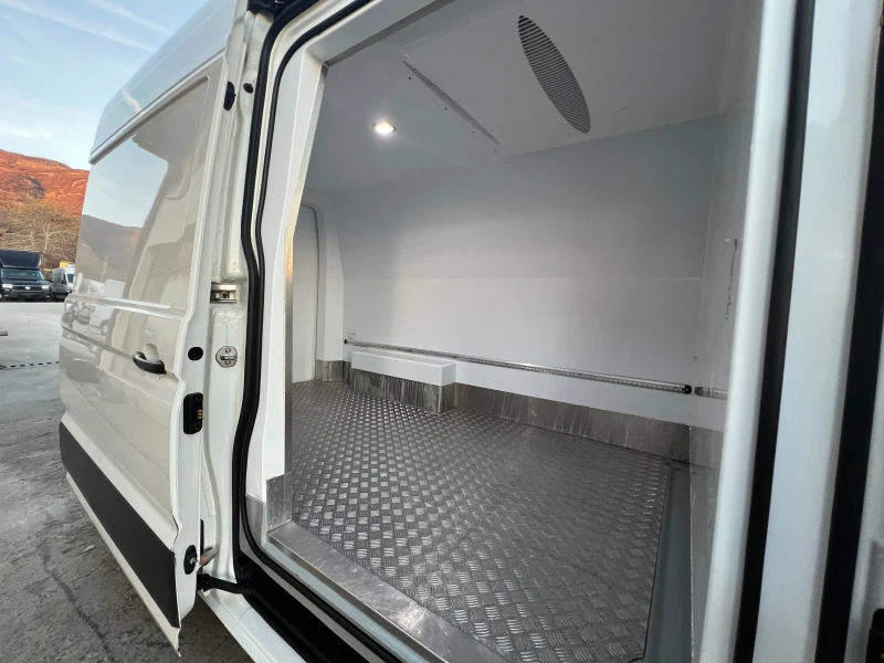 VW Crafter 2.0TDI ХЛАДИЛЕН , KERSTNER , EURO6 , снимка 16 - Бусове и автобуси - 47523733