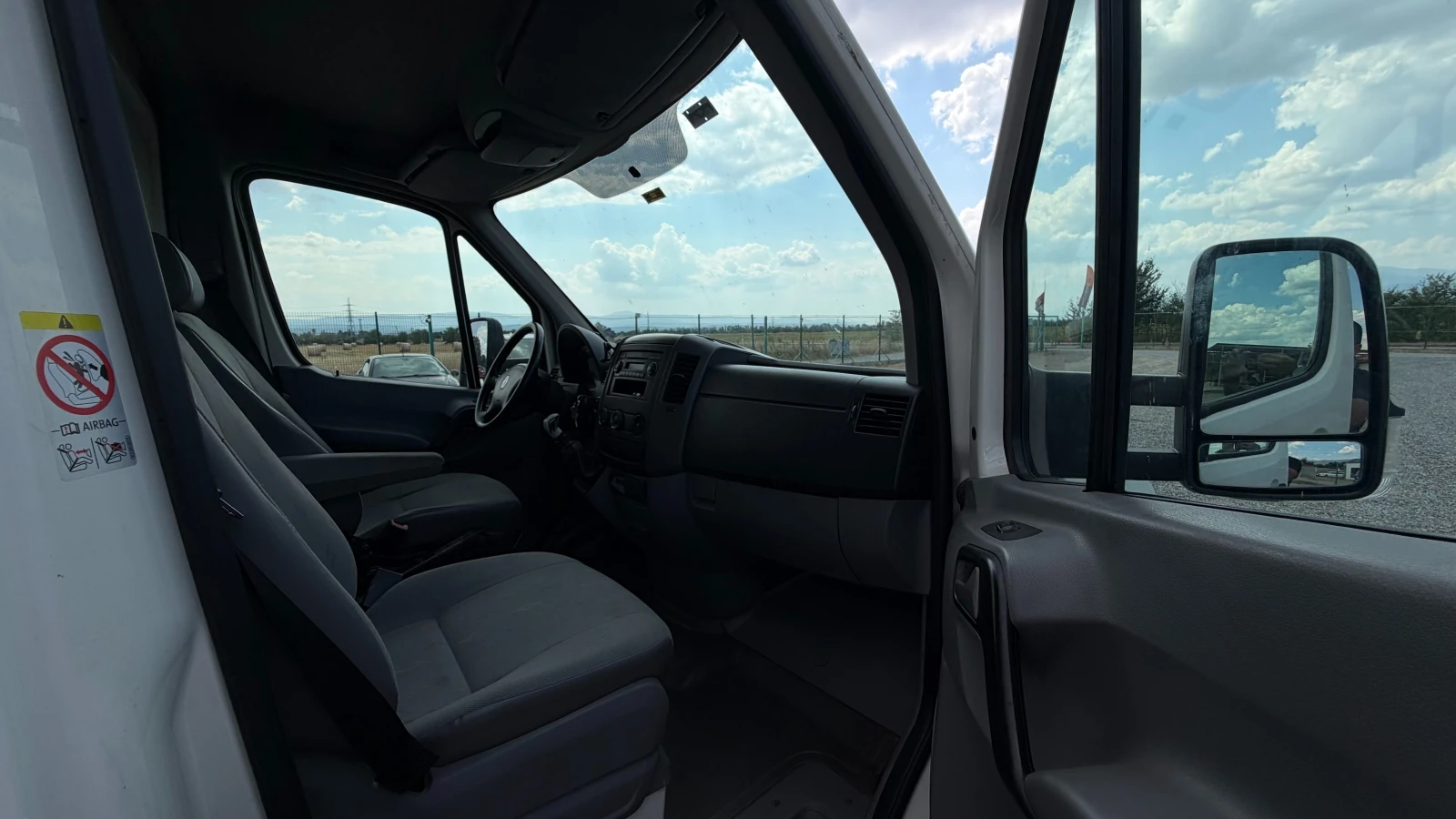 VW Crafter 2.5* 163 к.с* ХЛАДИЛЕН-16 градуса* , снимка 11 - Бусове и автобуси - 55595382