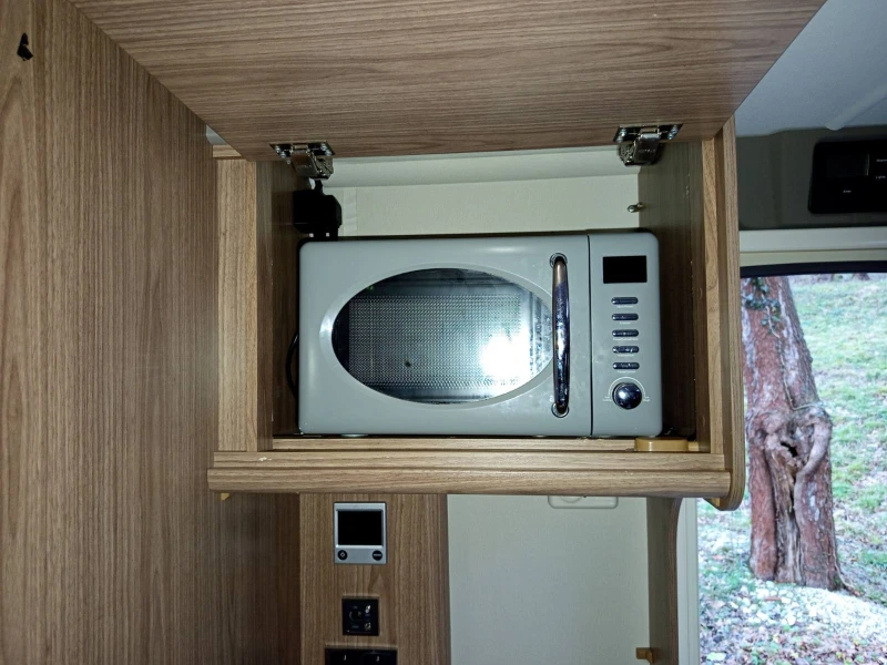 Каравана Coachmen 575/4 VIP, снимка 9 - Каравани и кемпери - 52245303