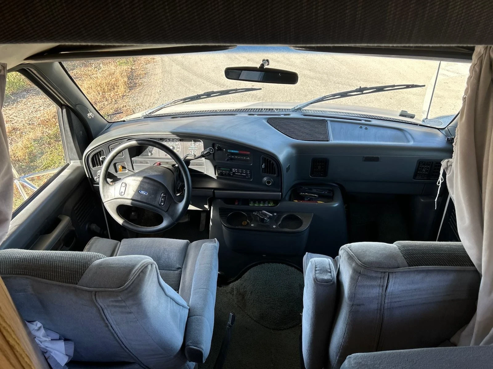 Кемпер Ford Е 350, снимка 7 - Каравани и кемпери - 56348300