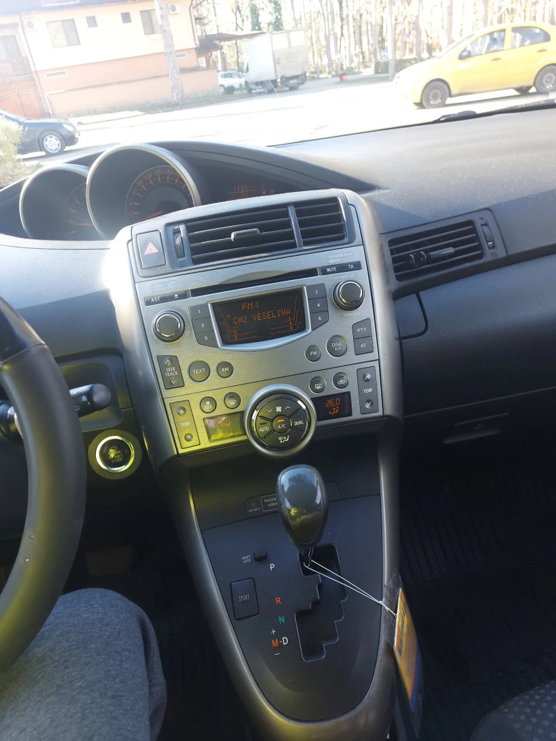 Toyota Verso 2.2 d-cat, снимка 8 - Автомобили и джипове - 49574167