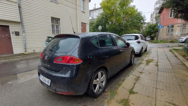 Seat Leon 1.6 Газ, снимка 3 - Автомобили и джипове - 47608675