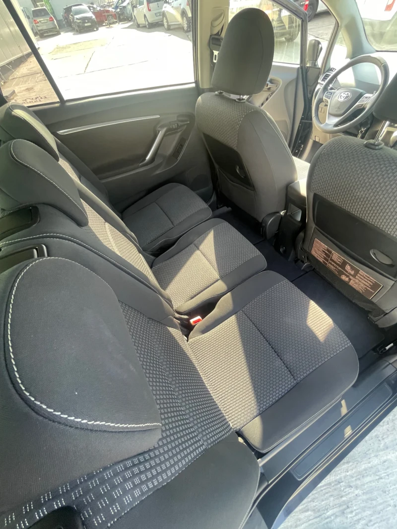 Toyota Verso 2.2D-4D-150к.с. 6+ 1 места, снимка 11 - Автомобили и джипове - 51601150