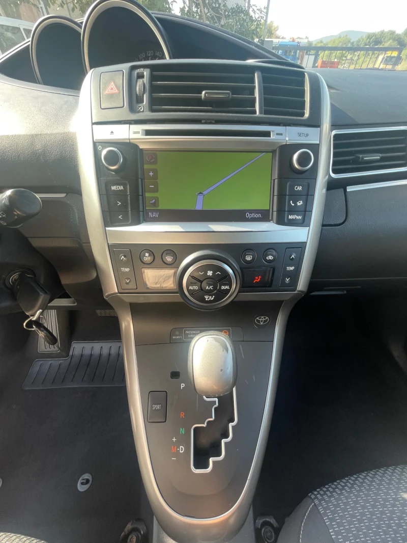 Toyota Verso 2.2D-4D-150к.с. 6+ 1 места, снимка 12 - Автомобили и джипове - 51601150