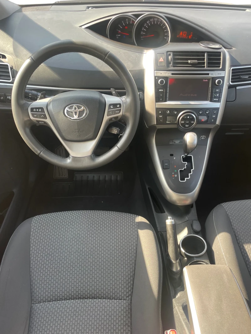 Toyota Verso 2.2D-4D-150к.с. 6+ 1 места, снимка 6 - Автомобили и джипове - 51601150