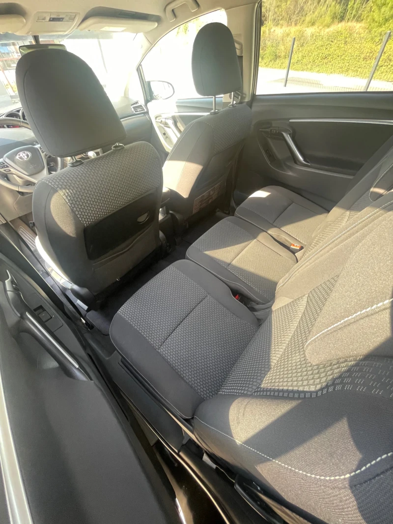 Toyota Verso 2.2D-4D-150к.с. 6+ 1 места, снимка 10 - Автомобили и джипове - 51601150