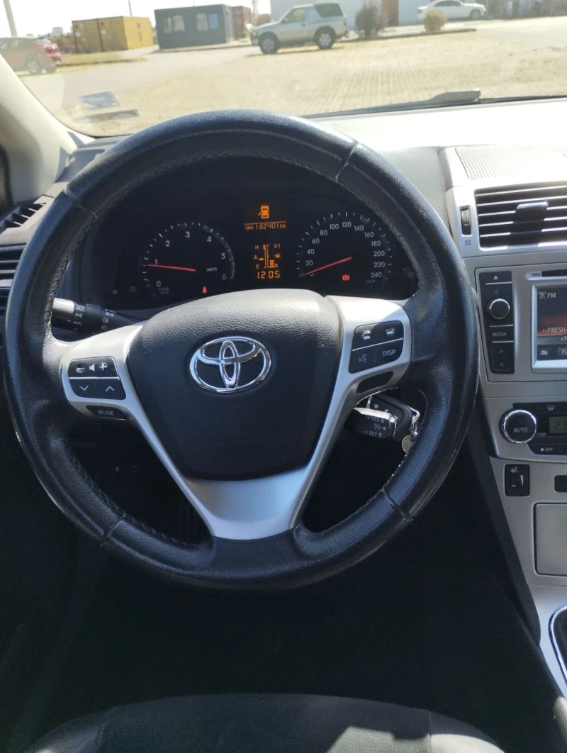 Toyota Avensis, снимка 12 - Автомобили и джипове - 52547209