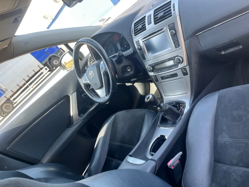 Toyota Avensis, снимка 10 - Автомобили и джипове - 52547209