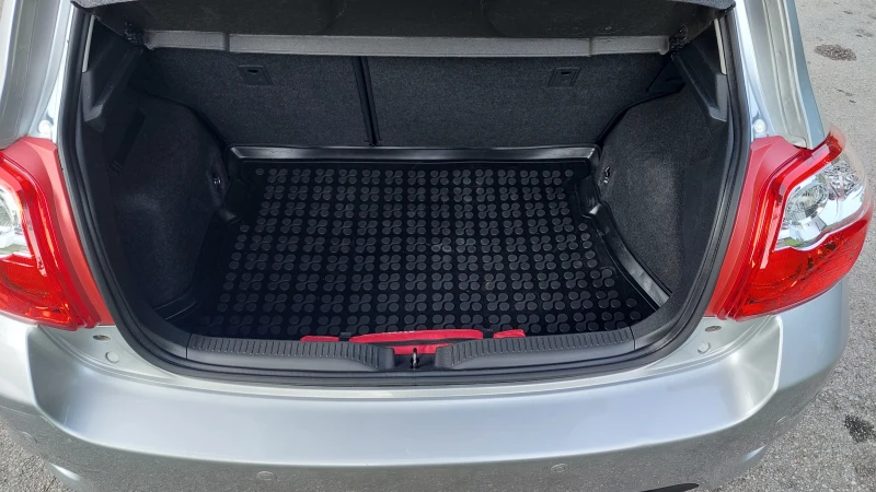 Toyota Auris 1.6i VVTI, снимка 17 - Автомобили и джипове - 52257856