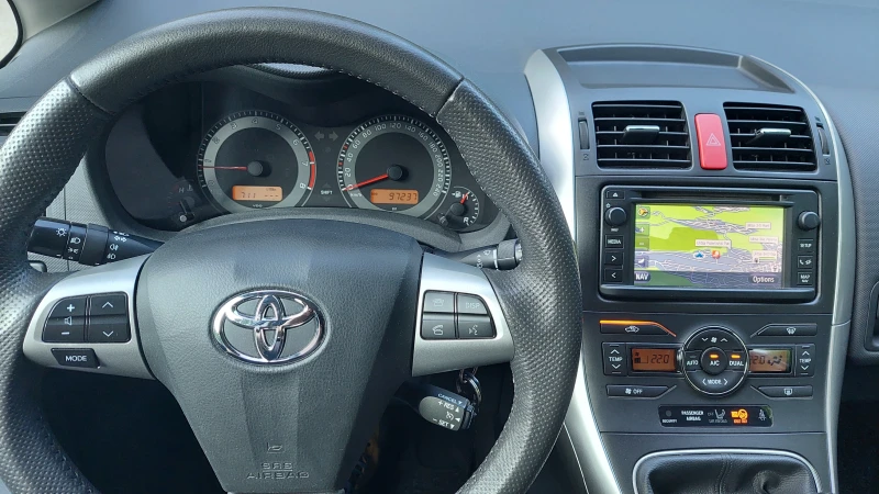Toyota Auris 1.6i VVTI, снимка 16 - Автомобили и джипове - 52257856